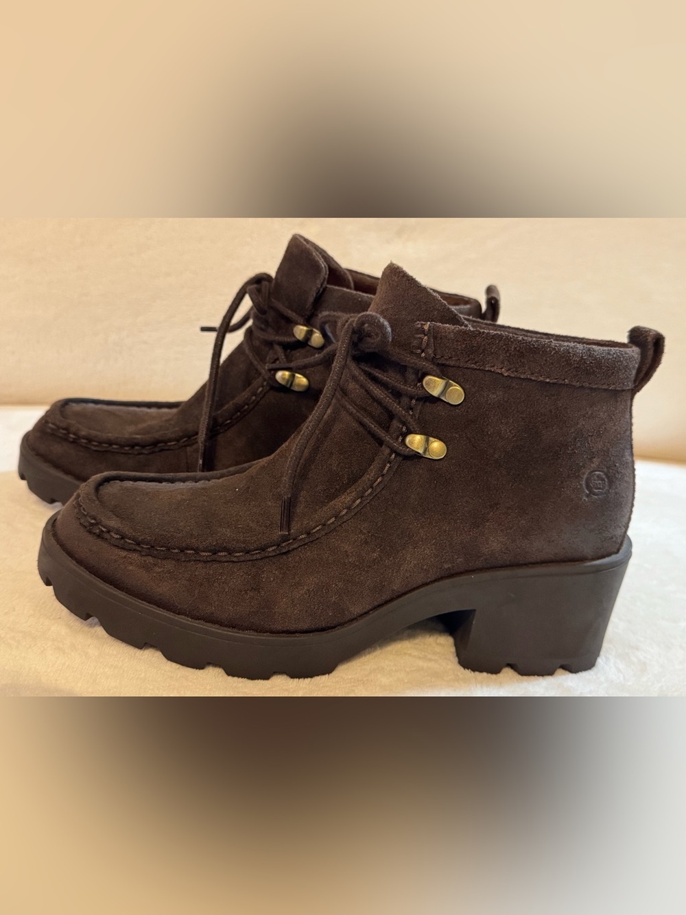 NEW Born Women’s Griffin Lace-up Lug Sole Boots Dark Brown Suede Leather Size 7 - Picture 2 of 10